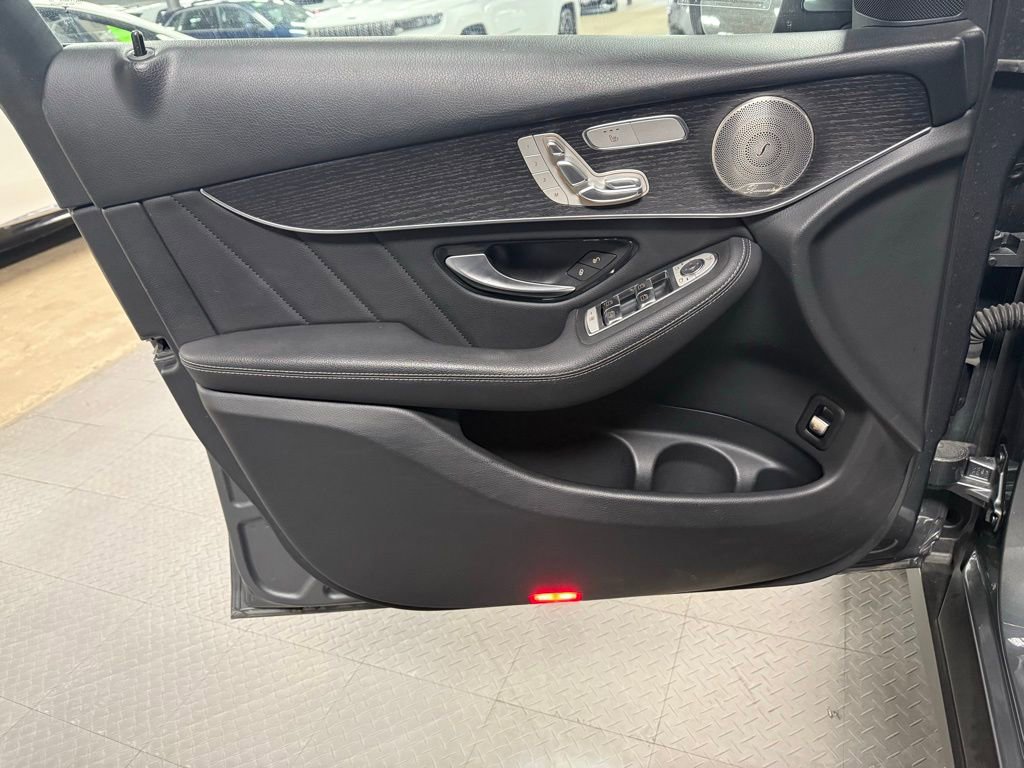 Used 2021 Mercedes-Benz GLC 300 4MATIC image 8