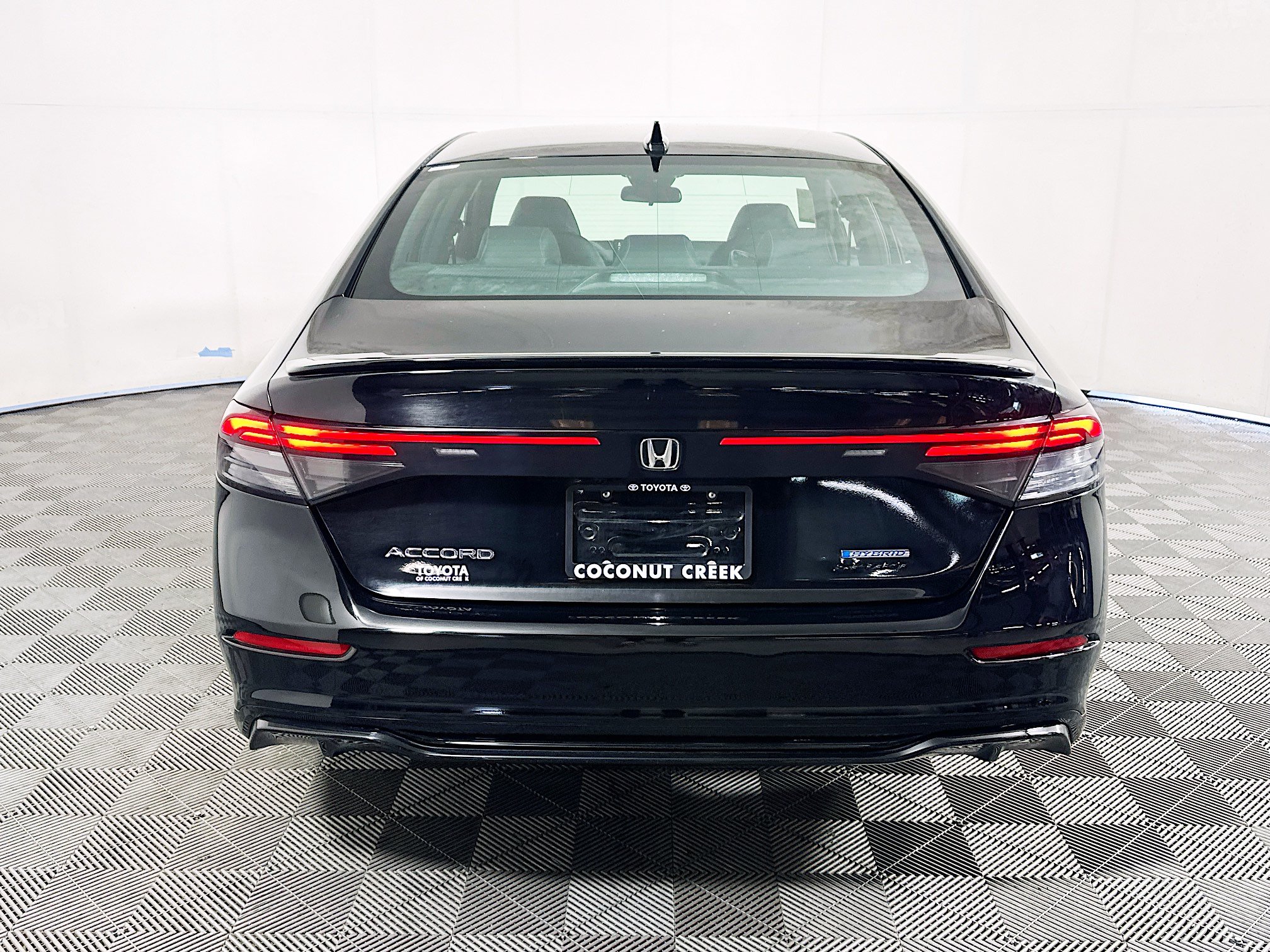 Used 2025 Honda Accord Sport image 4