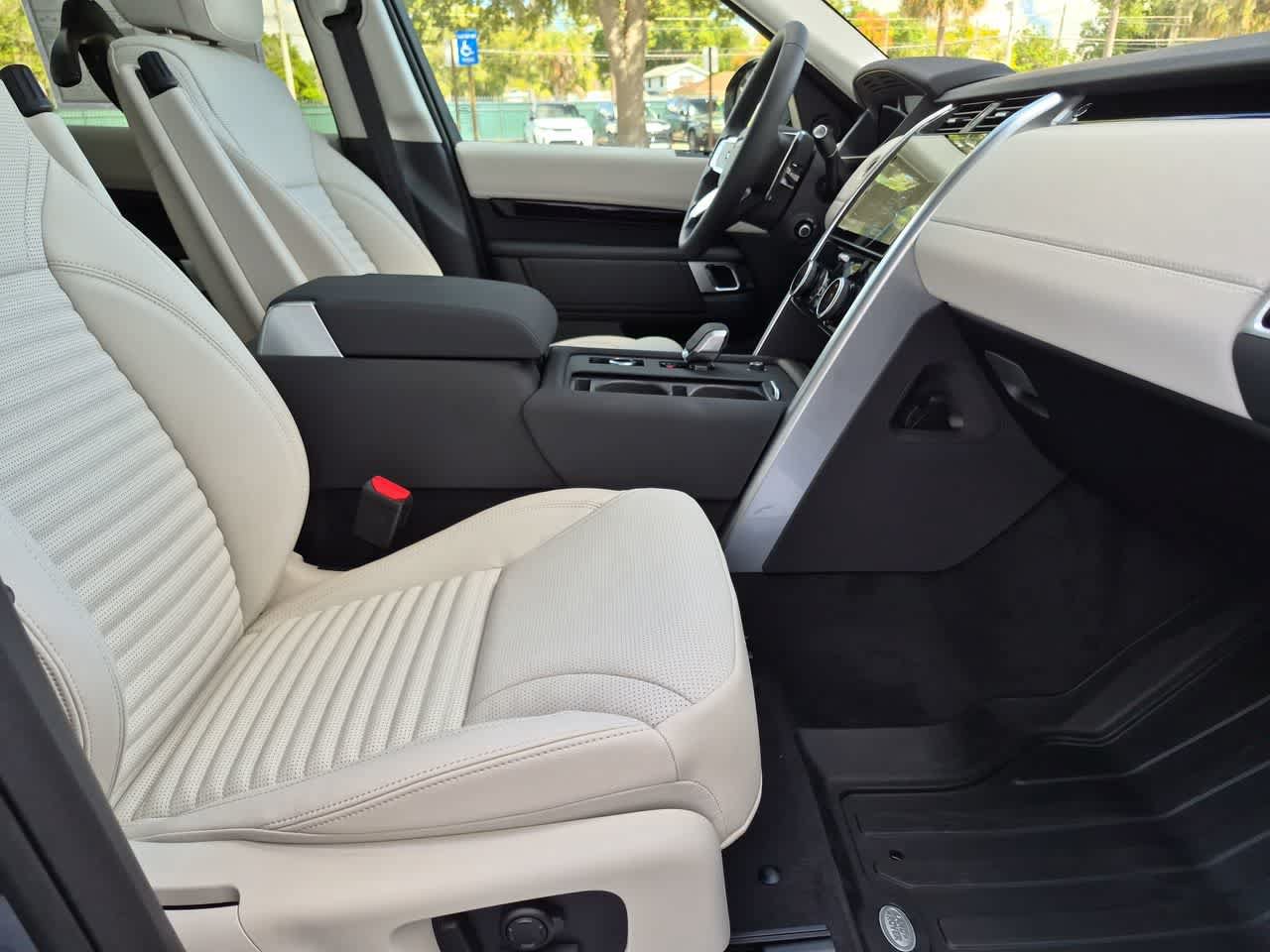 New 2026 Land Rover Discovery S AWD/4WD image 24