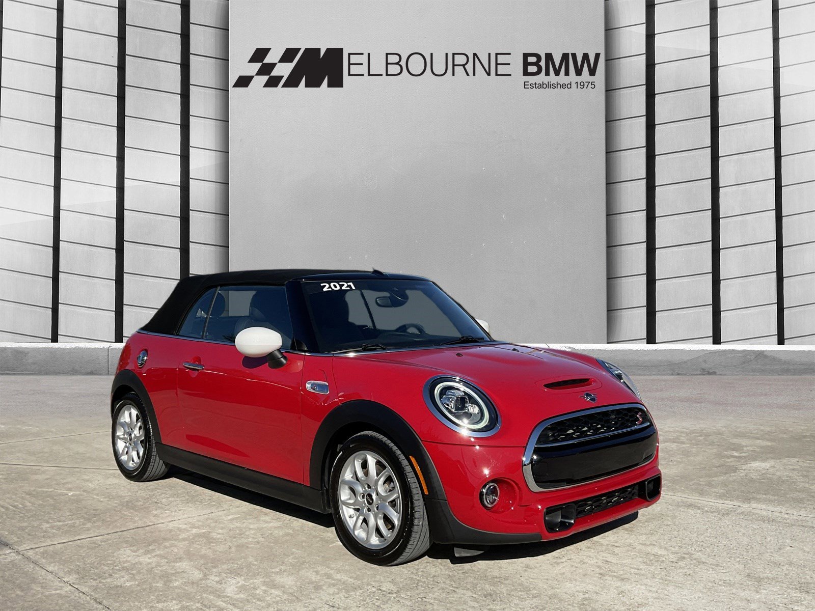Used 2021 MINI Cooper S image 1