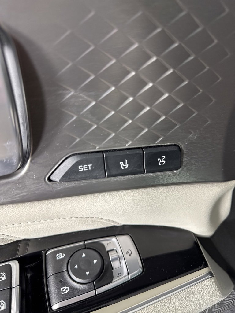 Used 2023 Kia Sorento SX Prestige w/ Panoramic Sunroof Package image 13