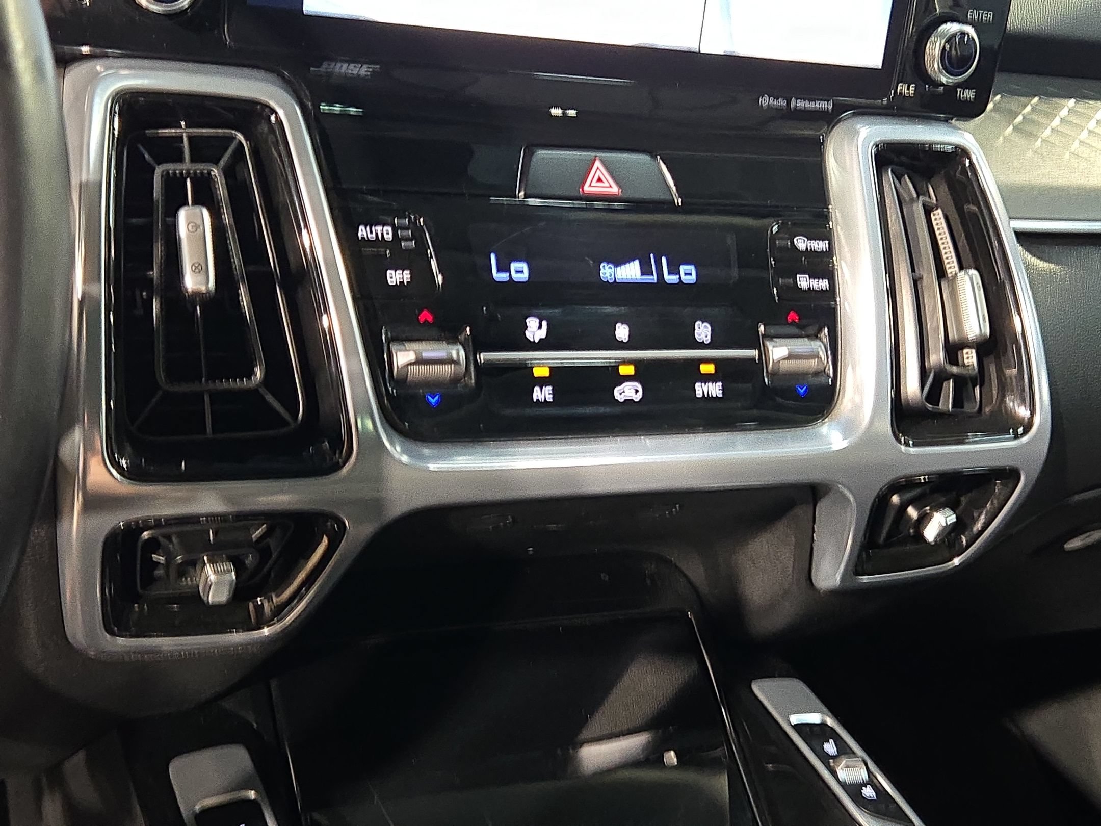 Used 2023 Kia Sorento SX AWD/4WD image 33