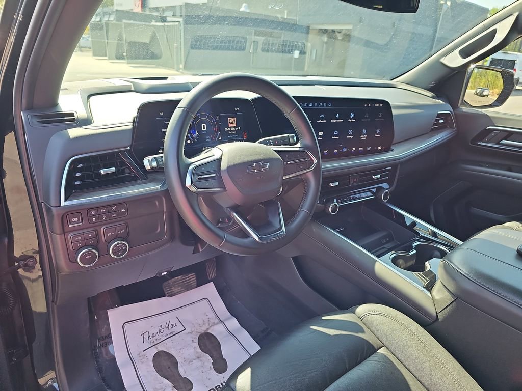 Used 2025 Chevrolet Suburban Z71 image 21