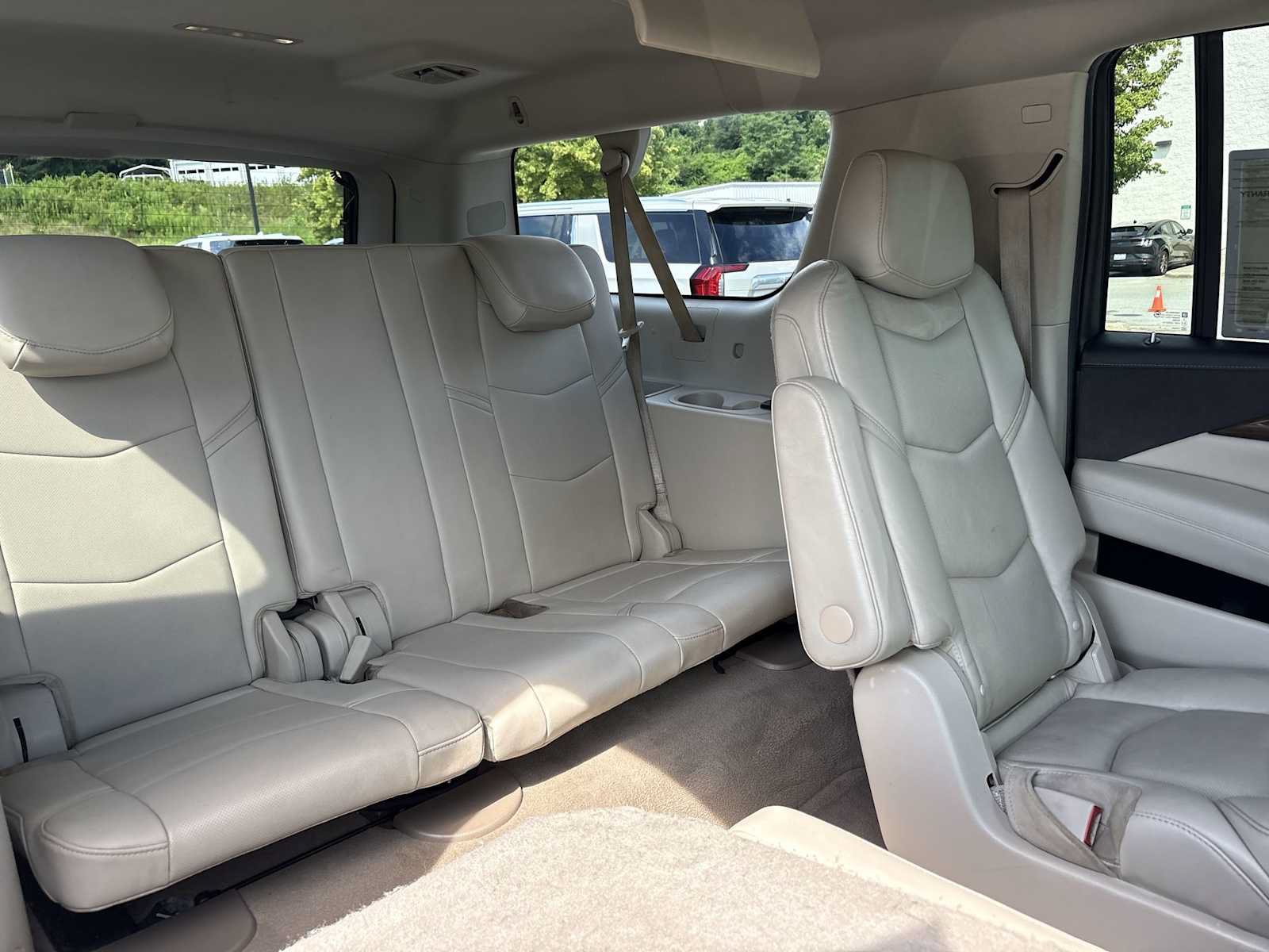 Used 2019 Cadillac Escalade ESV Luxury AWD/4WD image 28