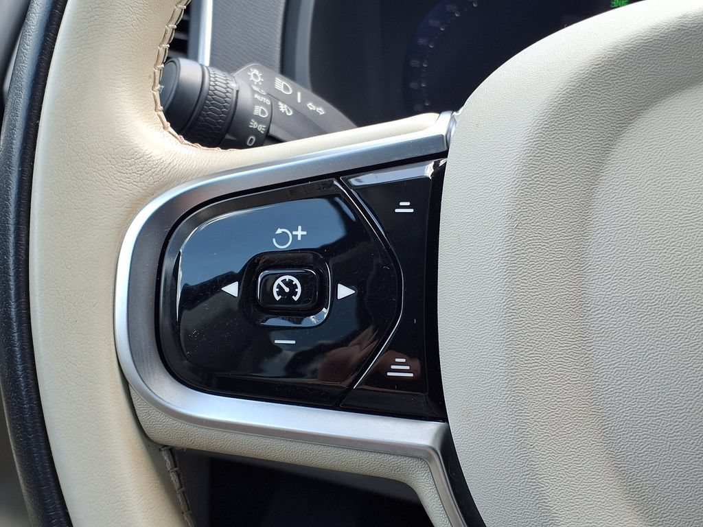 Used 2025 Volvo XC90 B5 Core AWD/4WD image 30