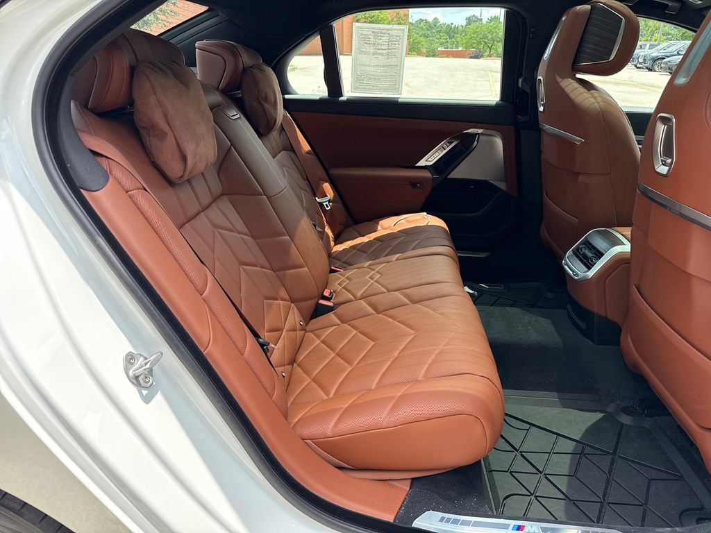 Used 2026 BMW 760i xDrive w/ Executive Package AWD/4WD image 28