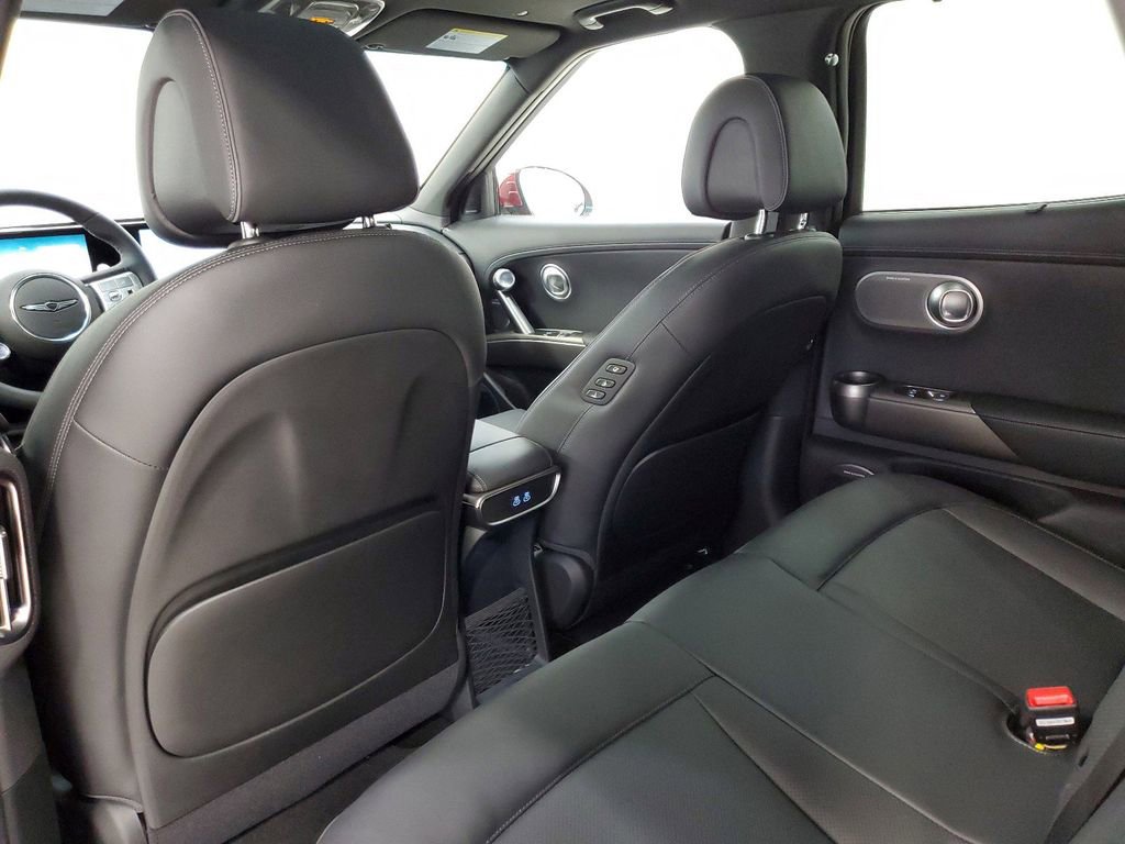 New 2024 Genesis GV60 Advanced image 14