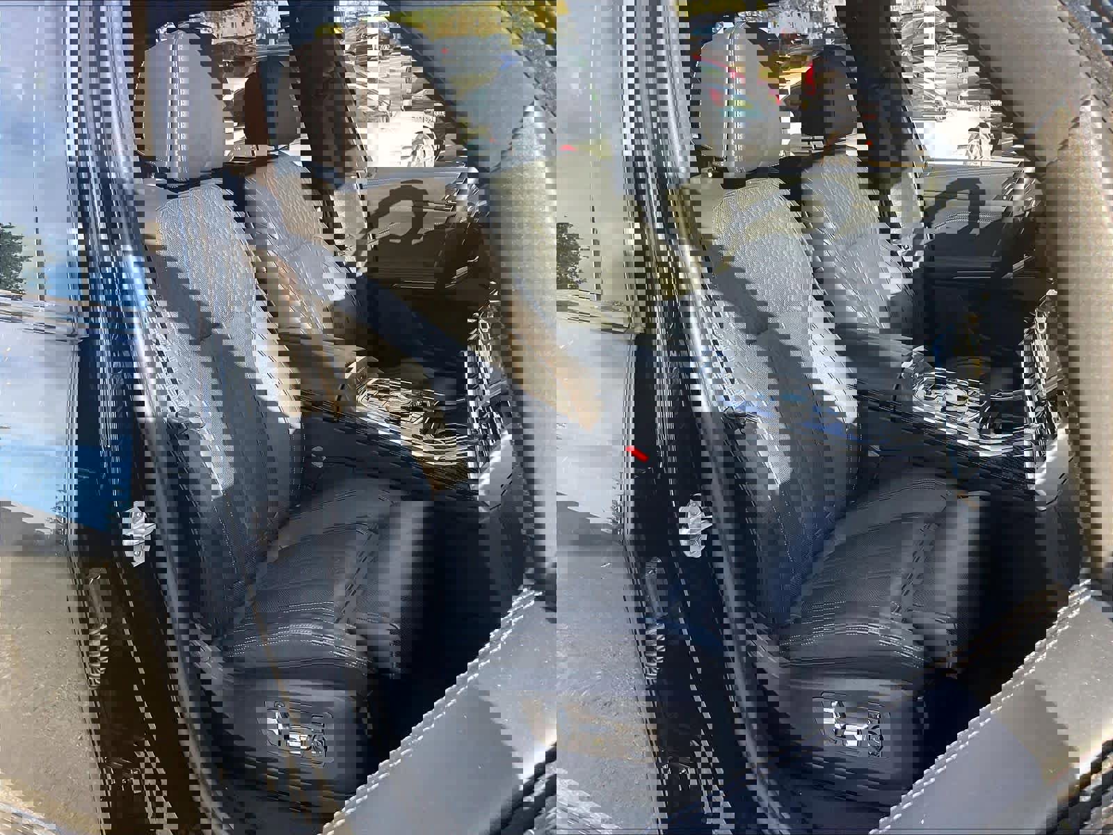 Used 2024 BMW X7 M60i w/ Executive Package image 9