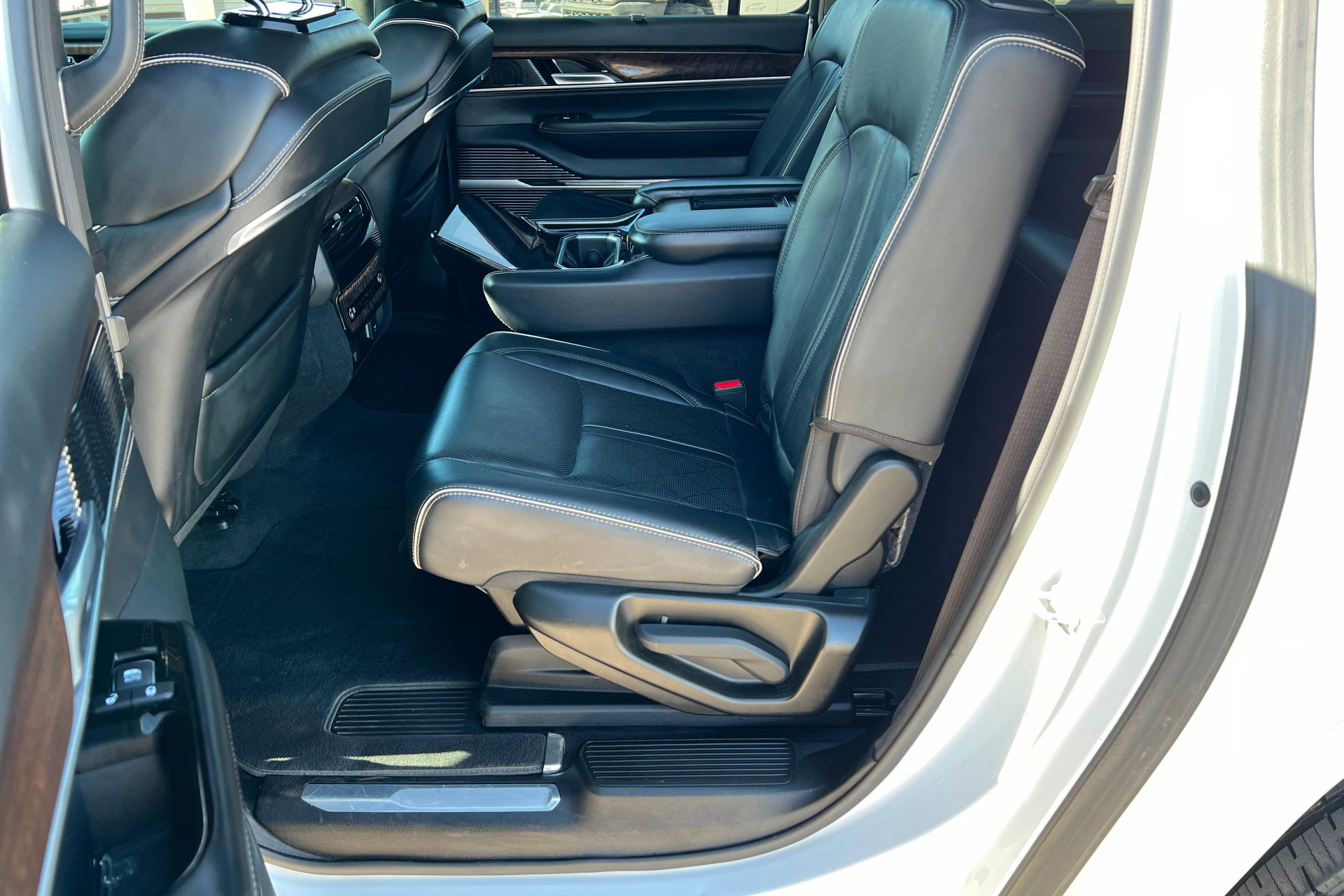 Used 2023 Jeep Grand Wagoneer L Series II image 21