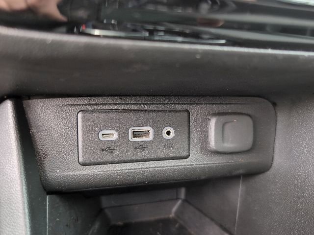 Used 2021 Buick Encore GX Select w/ Sport Touring Package FWD image 19