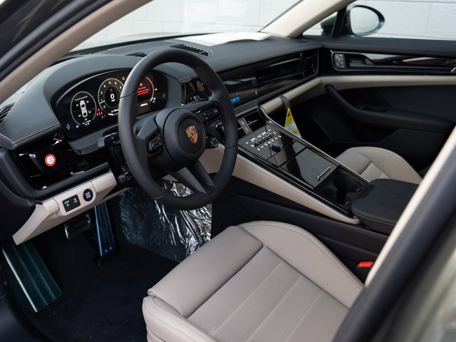 New 2026 Porsche Panamera 4 image 4