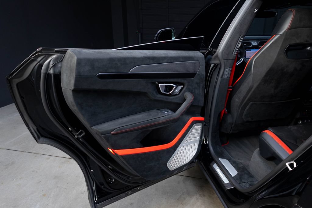 Used 2024 Lamborghini Urus Performante AWD/4WD image 70