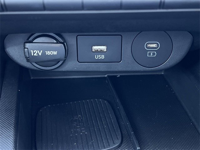 Used 2024 Hyundai Elantra Limited image 8