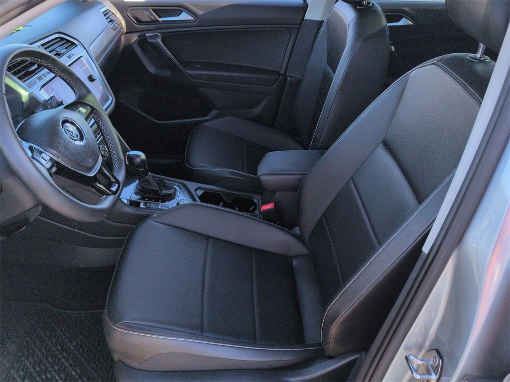 Used 2021 Volkswagen Tiguan SE w/ Panoramic Sunroof Package image 15