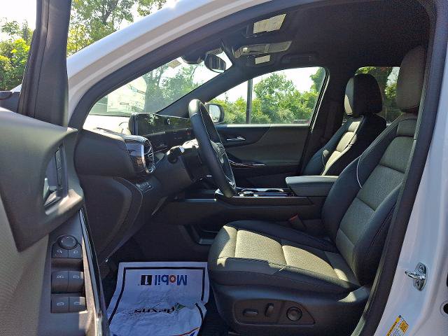 New 2026 Chevrolet Equinox LT w/ Convenience Package II AWD/4WD image 7
