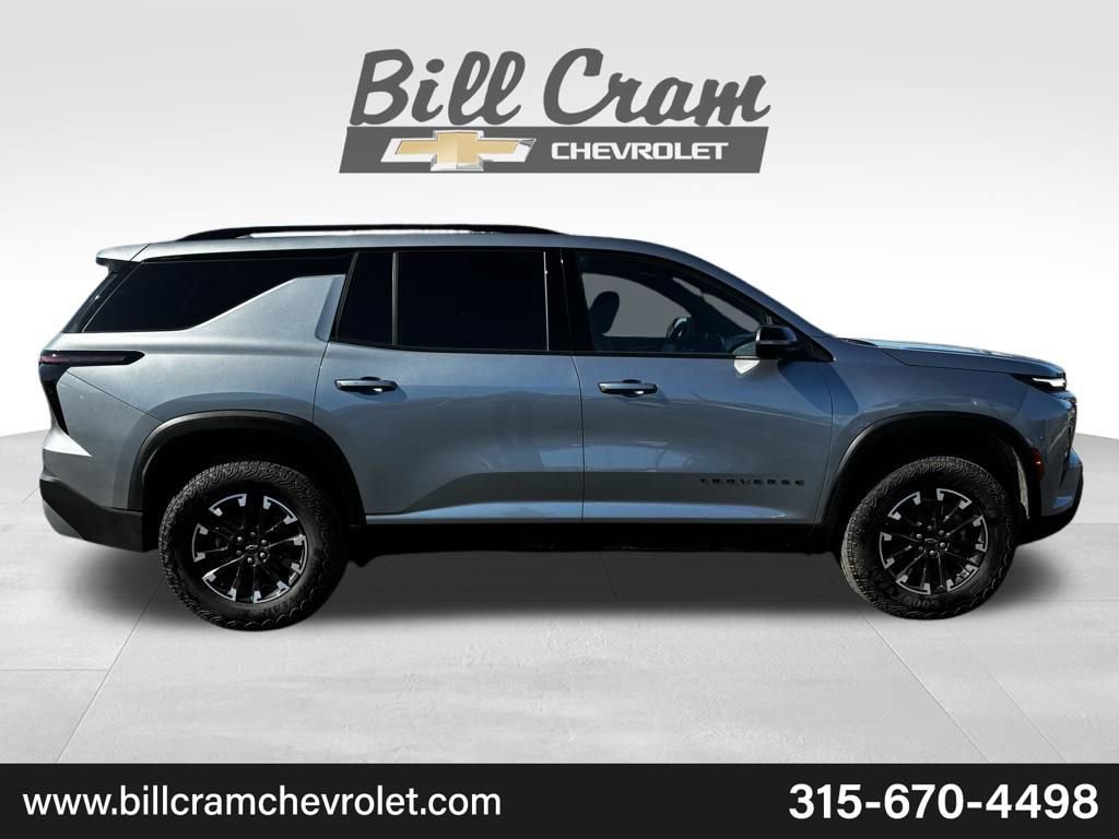 Used 2025 Chevrolet Traverse Z71 image 3
