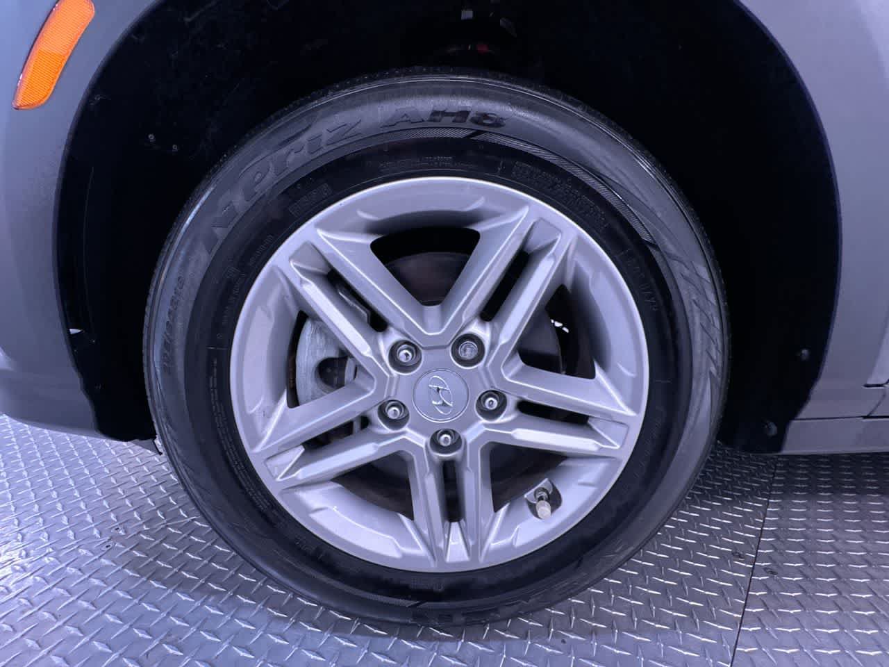 Used 2023 Hyundai Kona SE AWD/4WD image 10