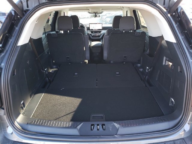 New 2026 Ford Explorer Active RWD image 8