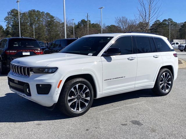 Used 2023 Jeep Grand Cherokee Overland w/ Luxury Tech Group IV AWD/4WD image 8