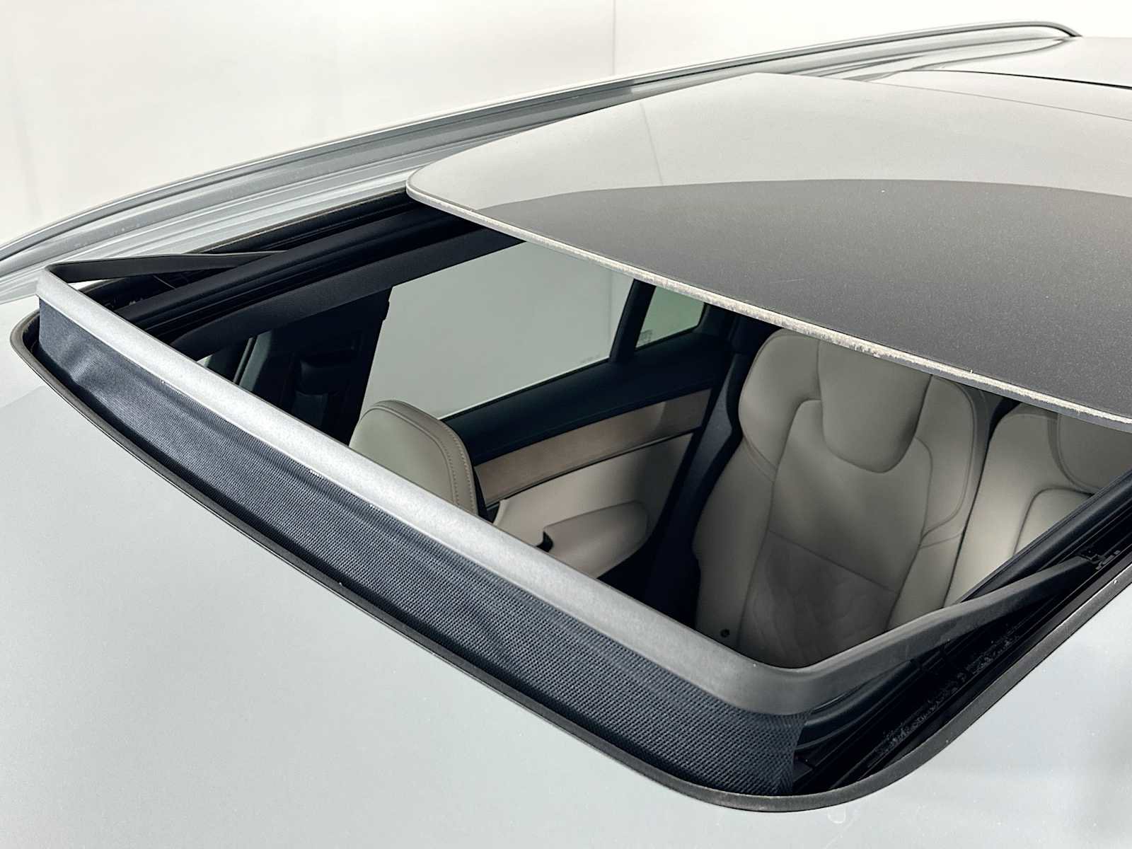 New 2026 Volvo XC90 T8 Plus w/ Protection Package Premier AWD/4WD image 19