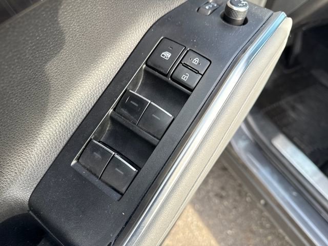 Used 2024 Toyota Highlander Platinum image 17