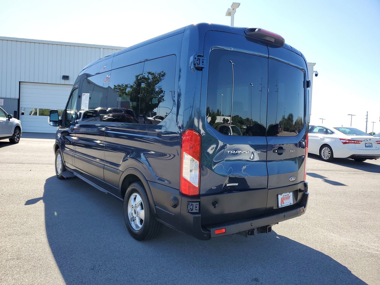 Used 2019 Ford Transit 350 XLT RWD image 3