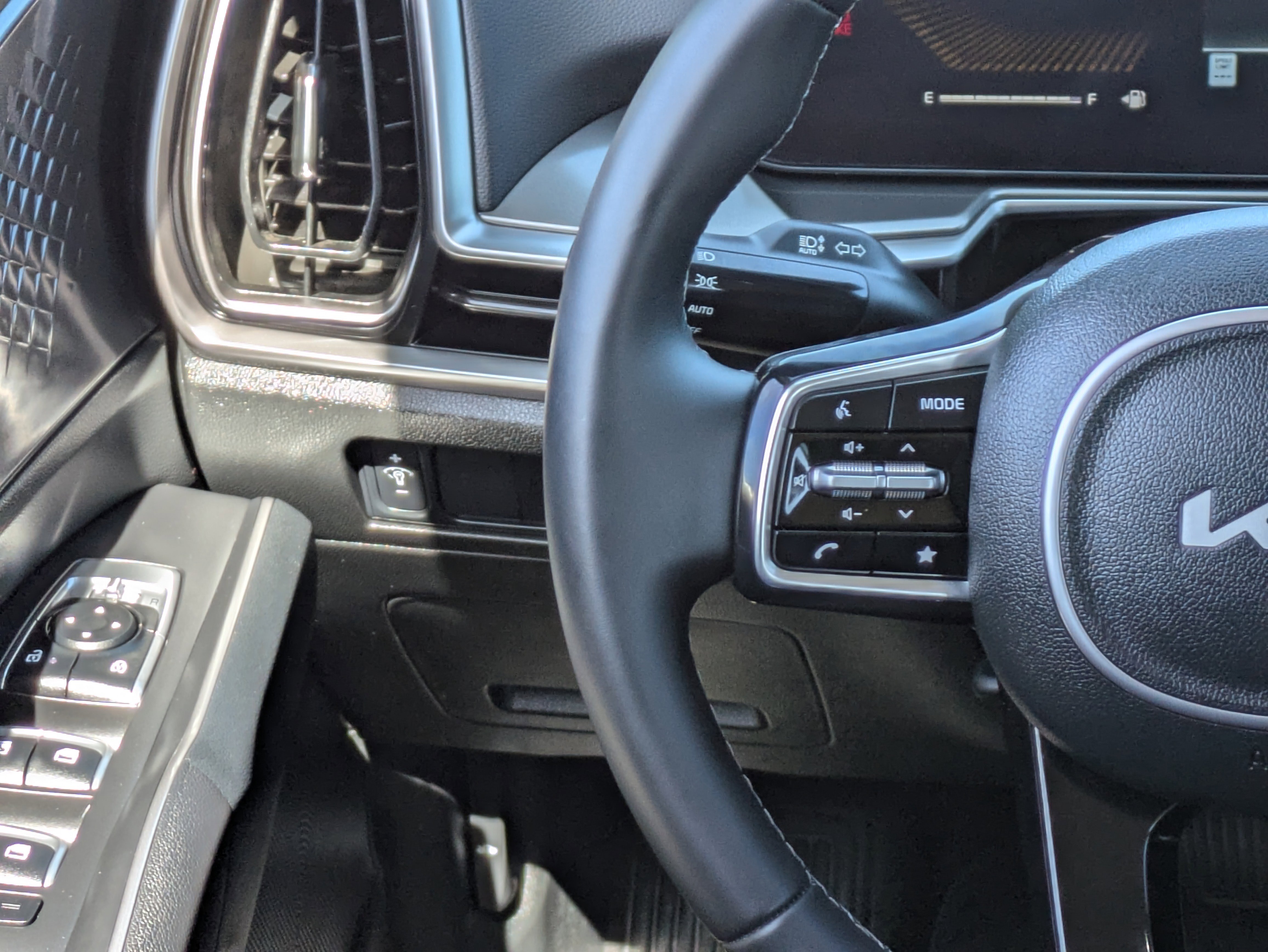 Certified 2025 Kia Sorento S w/ Panoramic Sunroof Package FWD image 24