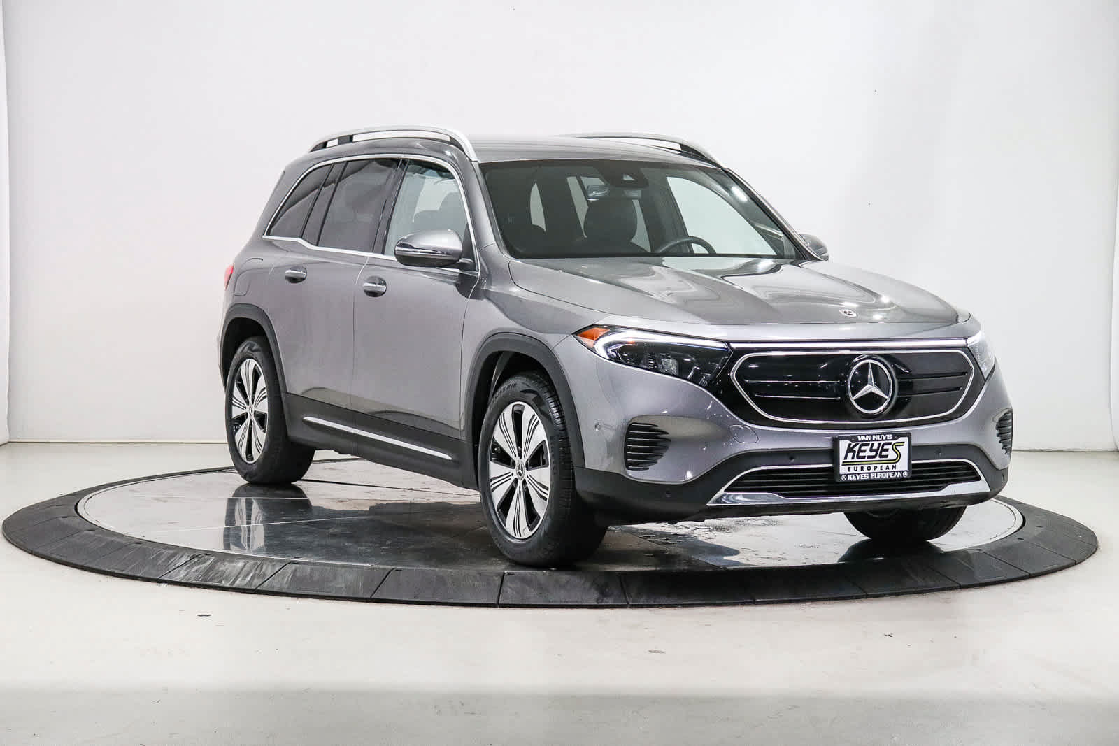 Certified 2023 Mercedes-Benz EQB 300 4MATIC image 5