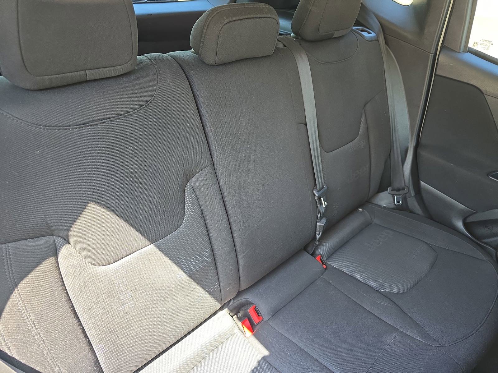 Used 2017 Jeep Renegade Latitude AWD/4WD image 11