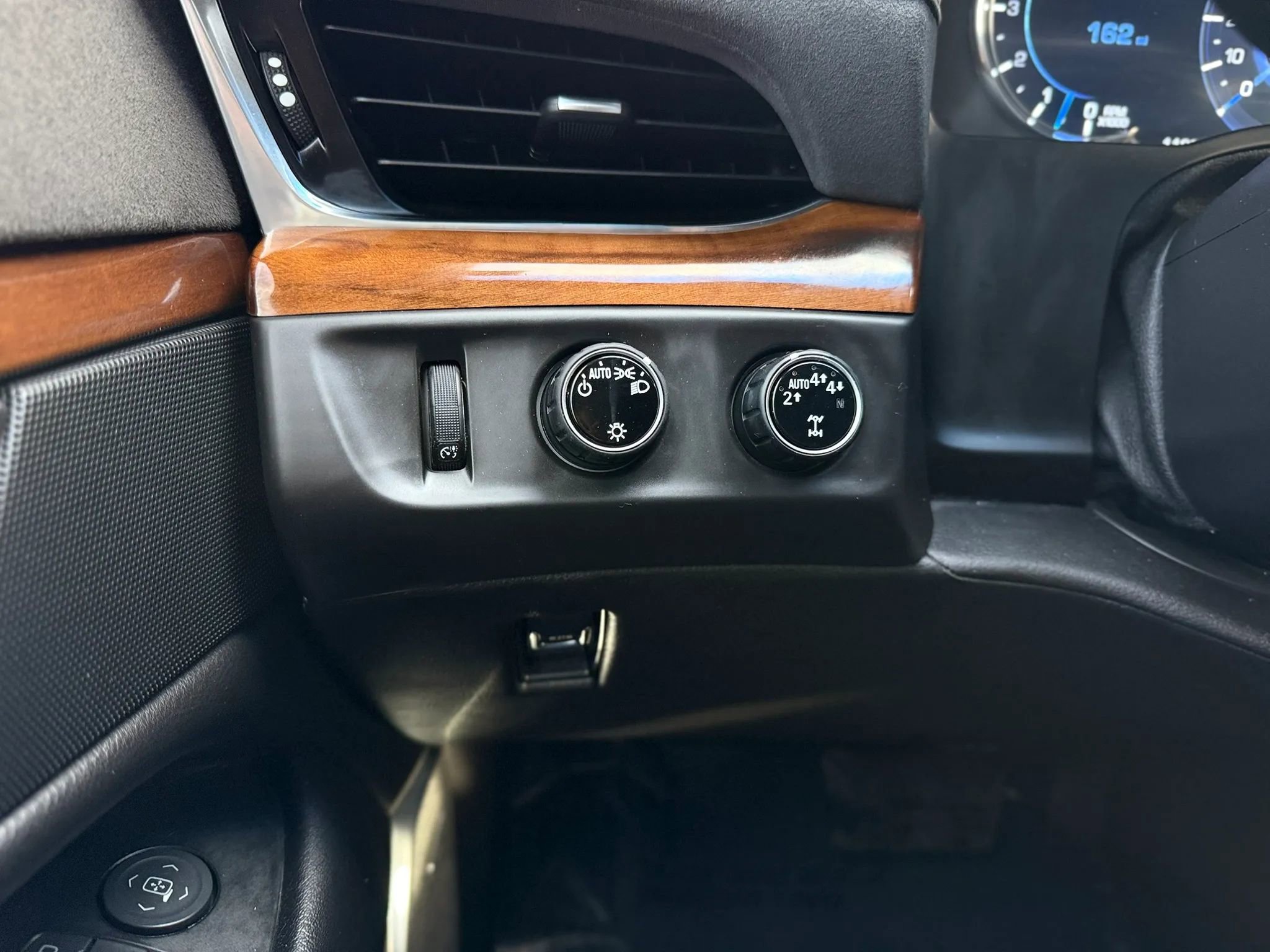 Used 2017 Cadillac Escalade Premium Luxury image 37