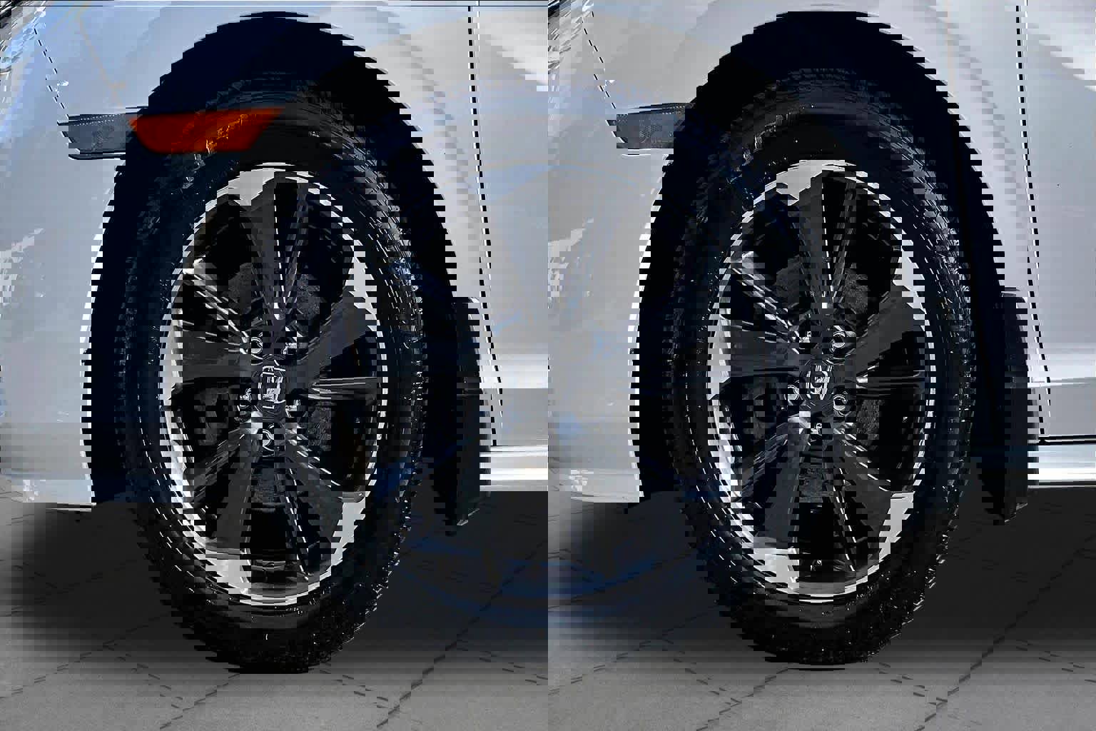 Used 2023 Honda Odyssey Elite image 11