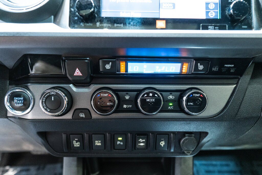 Used 2017 Toyota Tacoma TRD Off-Road AWD/4WD image 25
