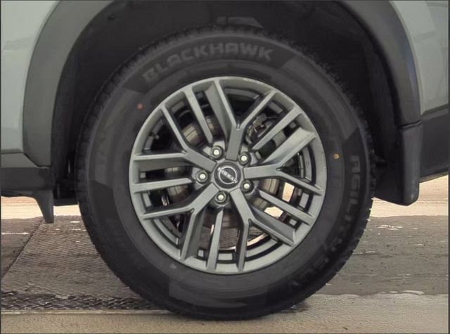 Used 2023 Nissan Rogue S image 9