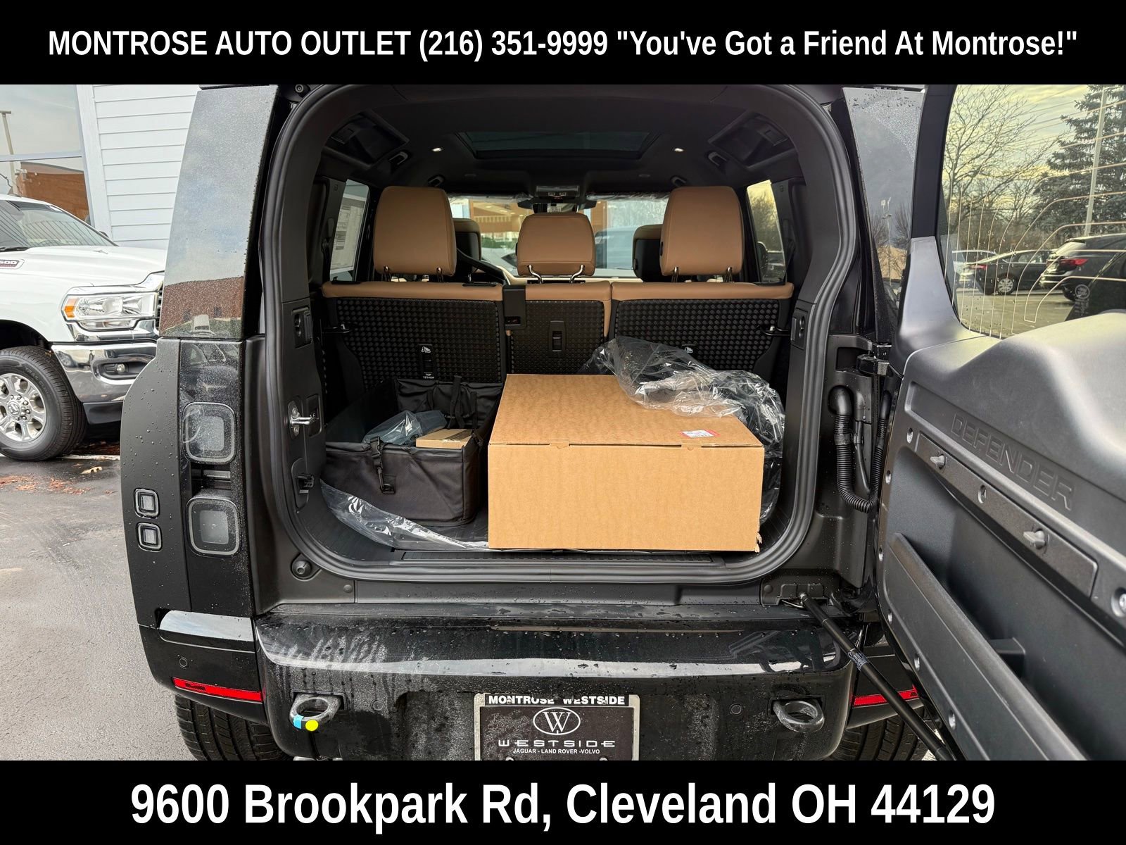 New 2026 Land Rover Defender 110 X-Dynamic SE image 42