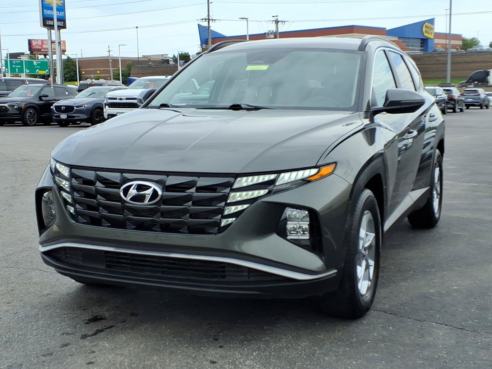 Used 2023 Hyundai Tucson SEL FWD image 2