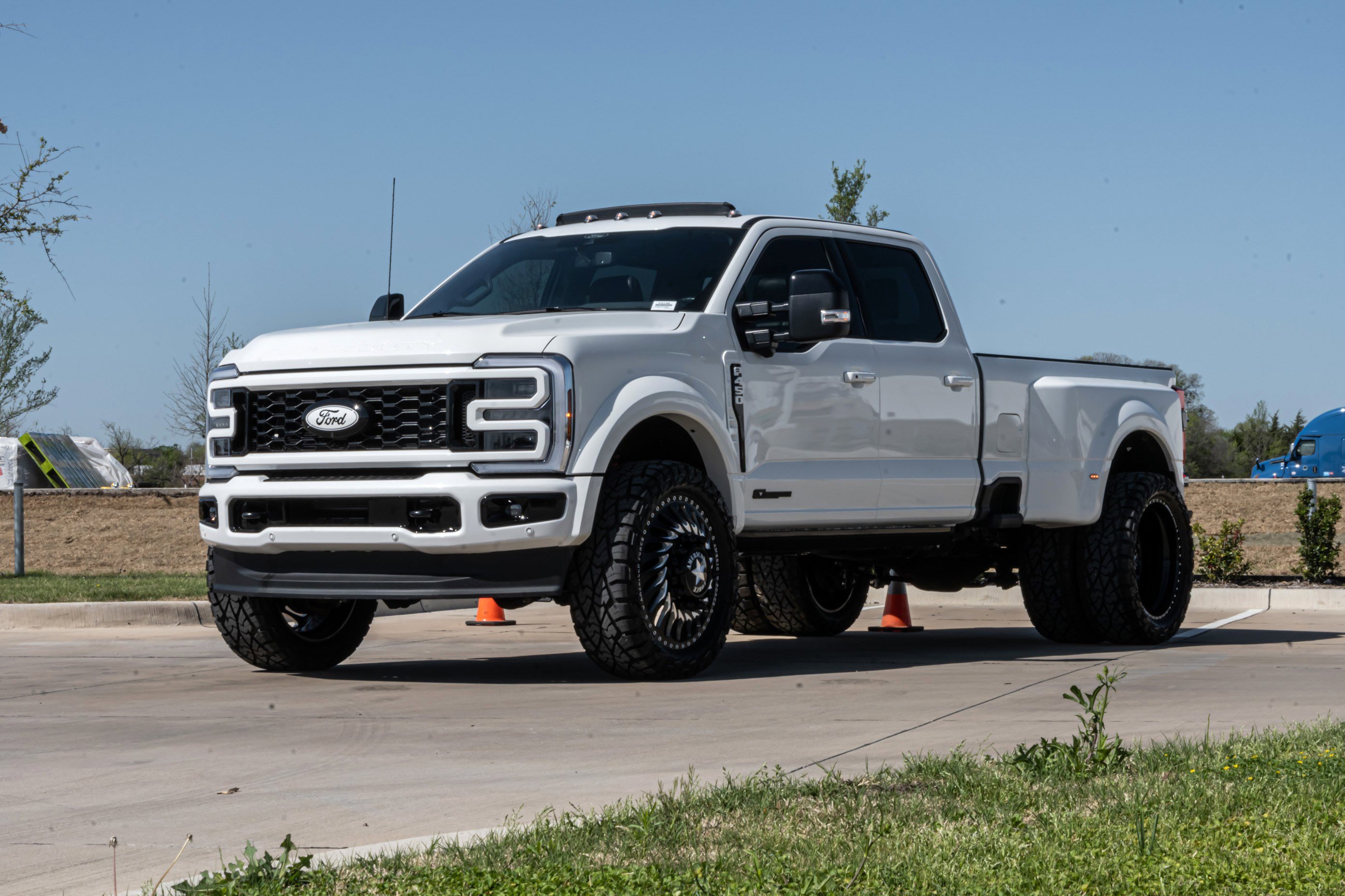 Used 2025 Ford F450 Platinum image 5