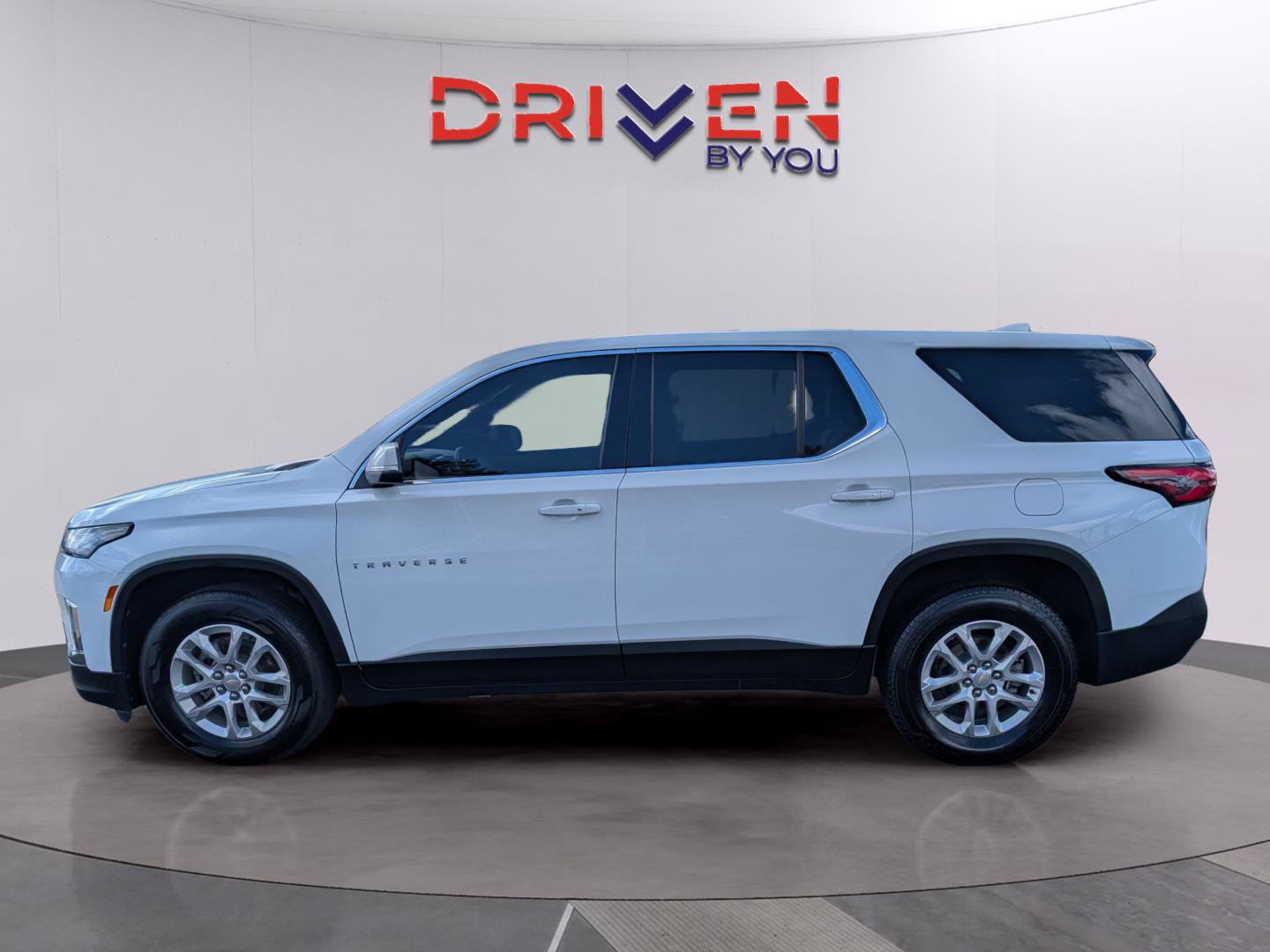 Used 2024 Chevrolet Traverse LS w/ Safety Package FWD image 2