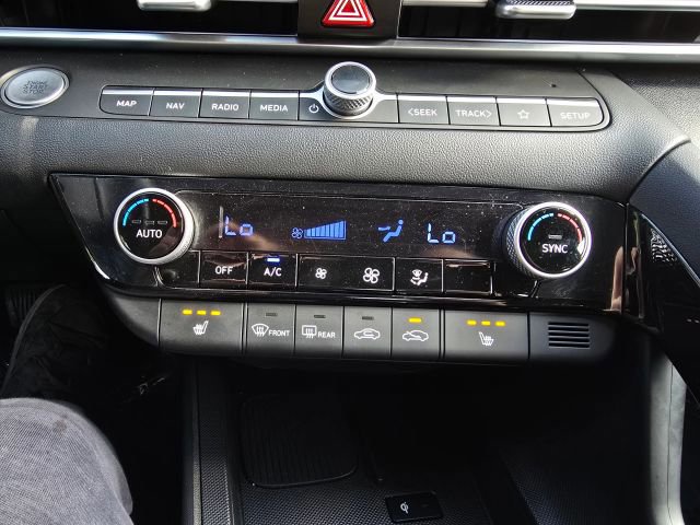 Used 2025 Hyundai Elantra SEL image 30