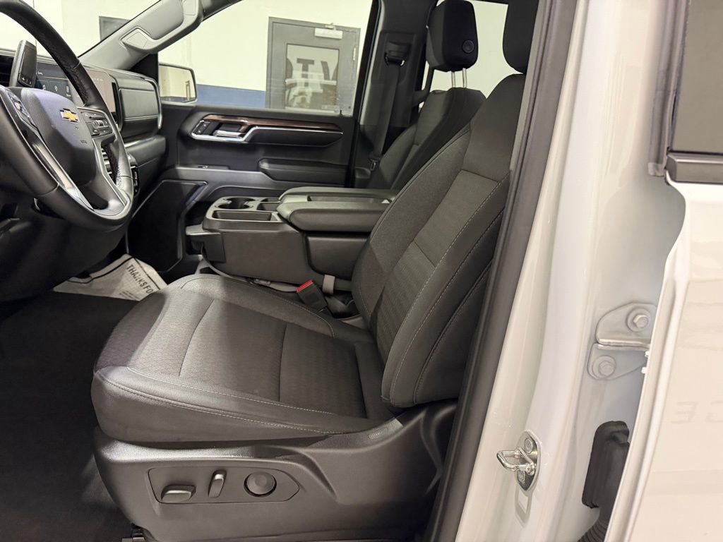 Used 2024 Chevrolet Silverado 1500 LT image 12