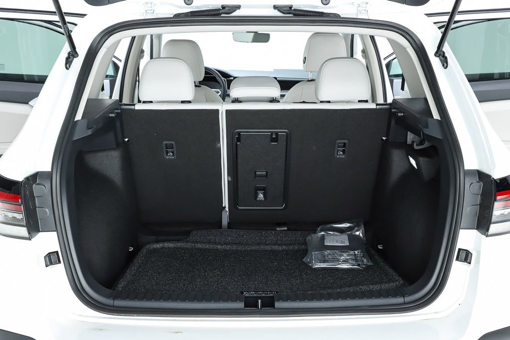 New 2026 Volkswagen Taos SE FWD image 29