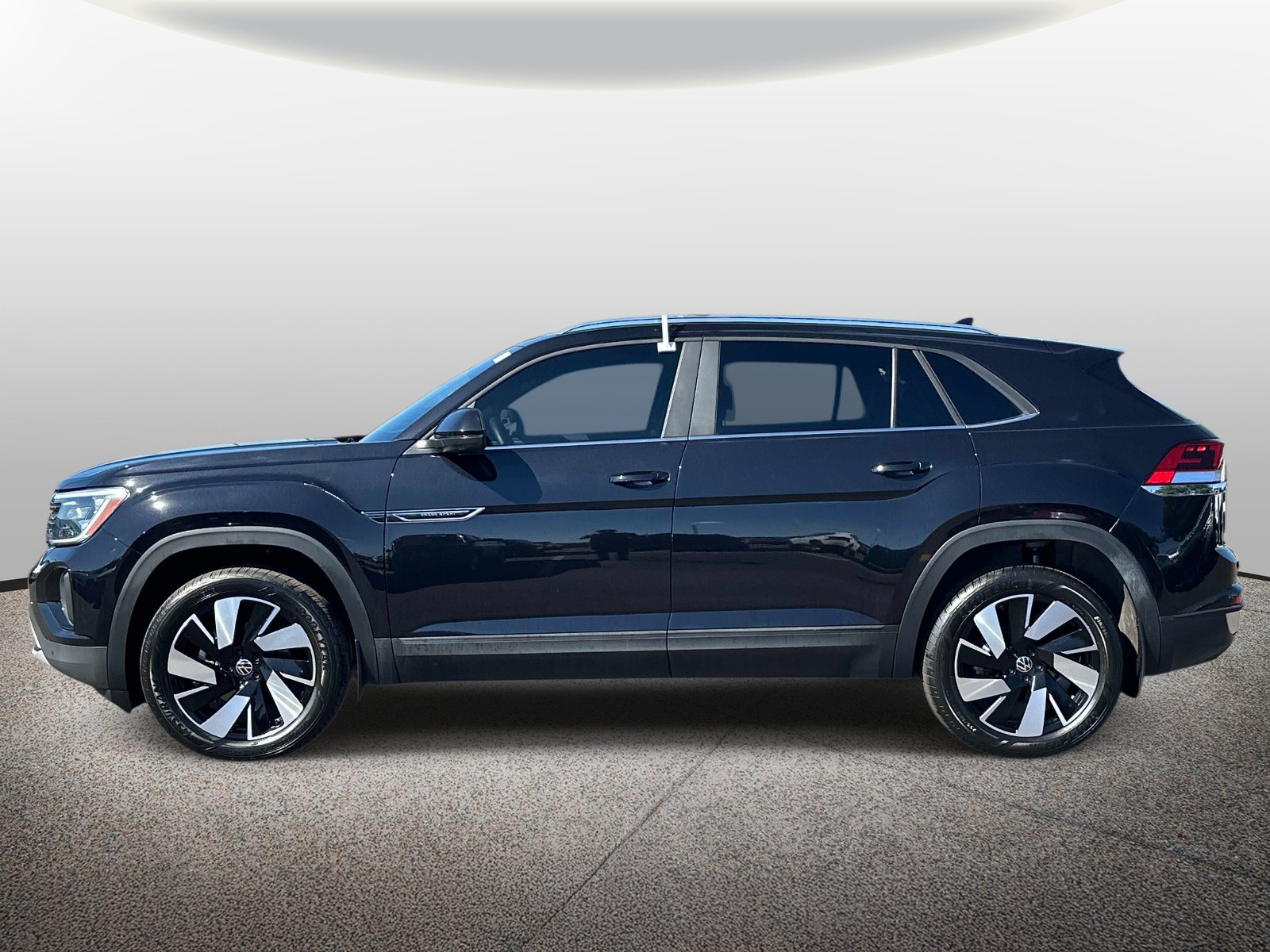 Used 2024 Volkswagen Atlas Cross Sport SE w/ Adventure Package AWD/4WD image 2