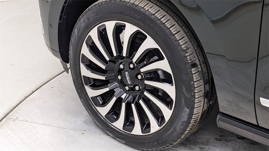 Used 2023 Lincoln Navigator Black Label image 5