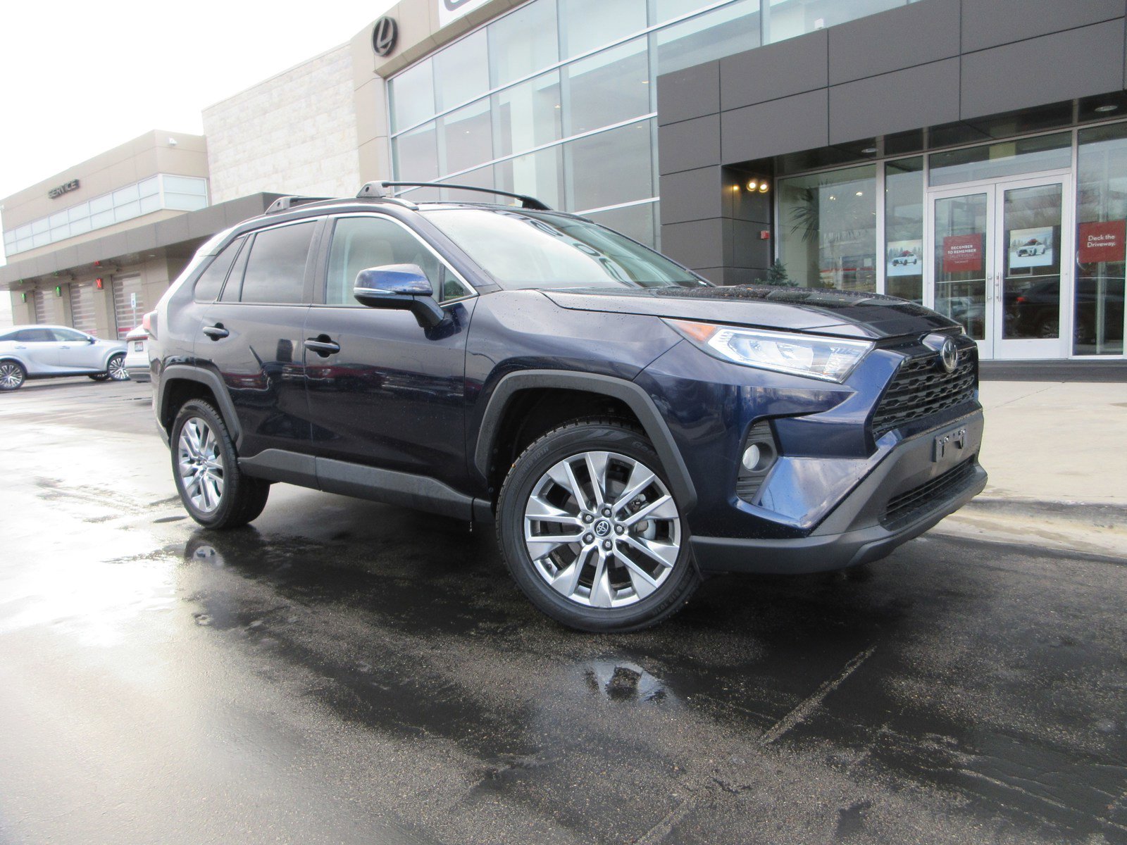 Used 2021 Toyota RAV4 XLE Premium image 14