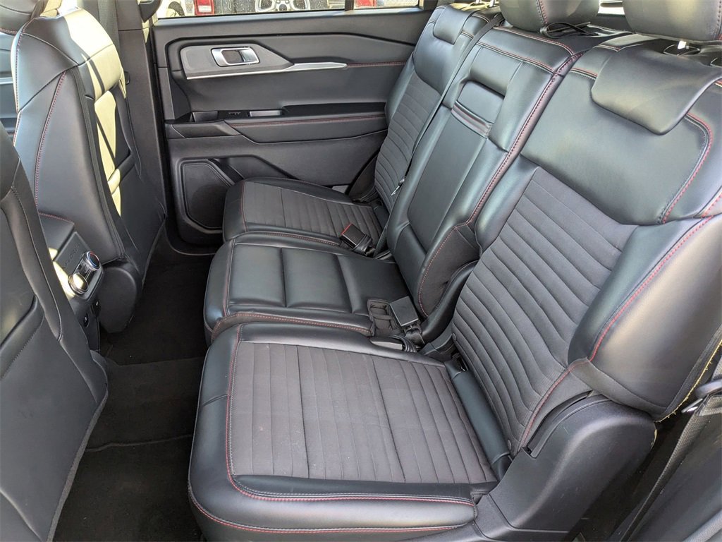 Used 2025 Ford Explorer ST-Line w/ ST-Line Street Pack image 29