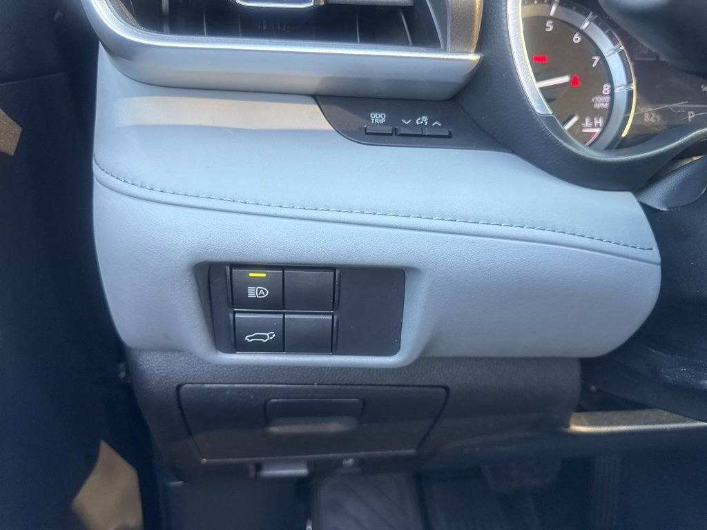 Used 2021 Toyota Highlander XLE image 9