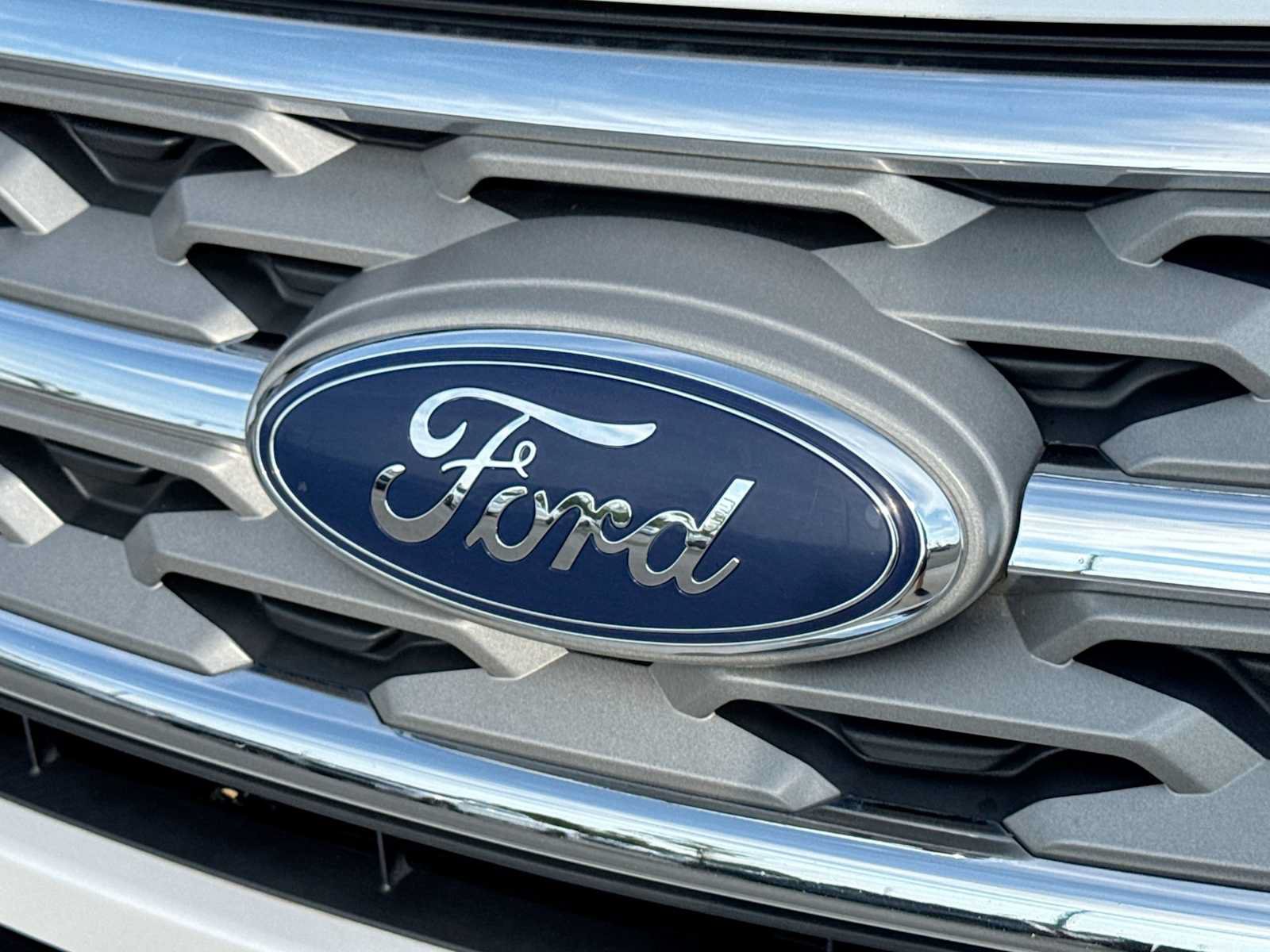 Certified 2018 Ford Explorer XLT w/ XLT Technology Feature Bundle FWD image 11