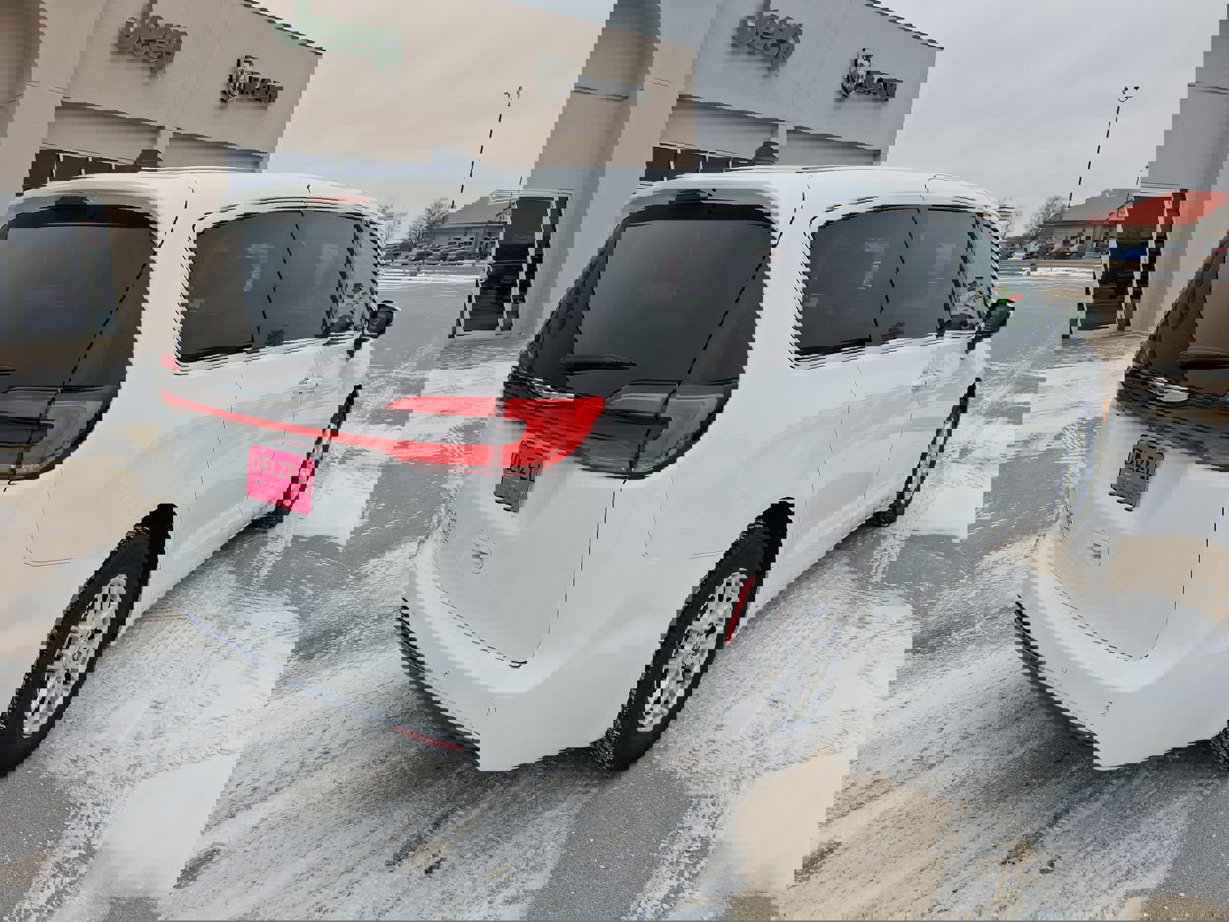 Used 2023 Chrysler Pacifica Touring-L FWD image 8