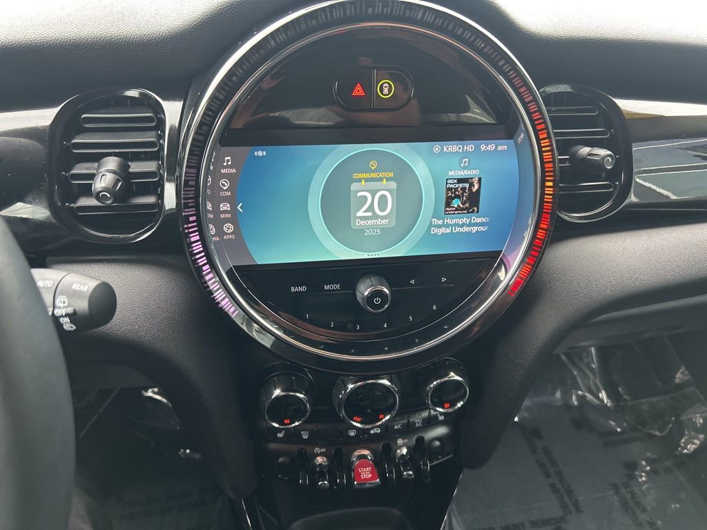 Used 2023 MINI Cooper 2-Door Hardtop image 10