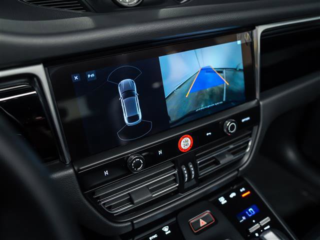 Certified 2025 Porsche Macan image 24