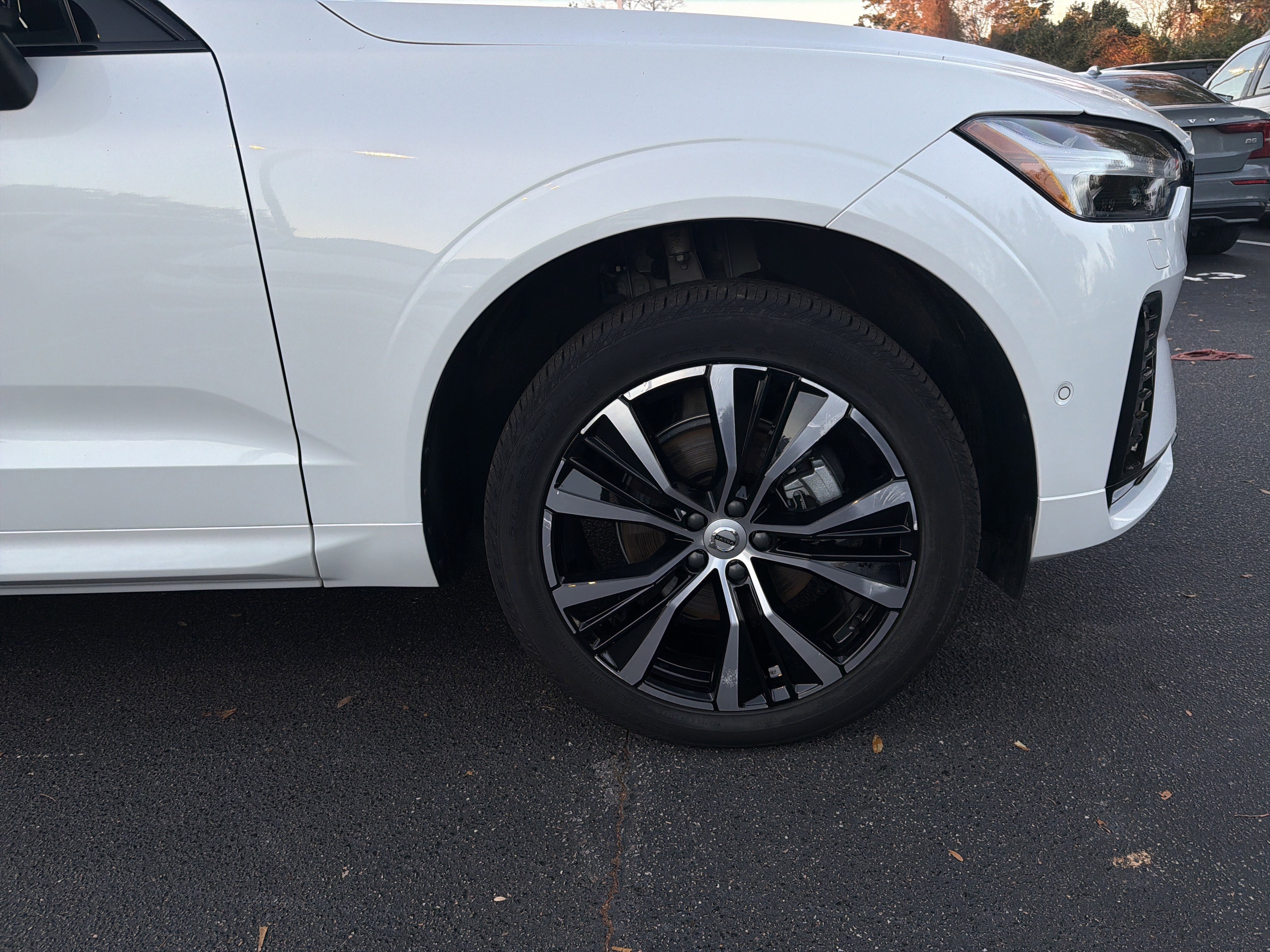 Certified 2025 Volvo XC60 B5 Plus image 13